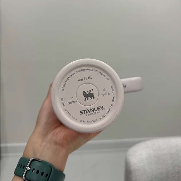 [SOLD] Stanley Quencher 2.0 FlowState 40oz Tumbler in Rose Quartz 💖🎀 - Picture 4 of 4